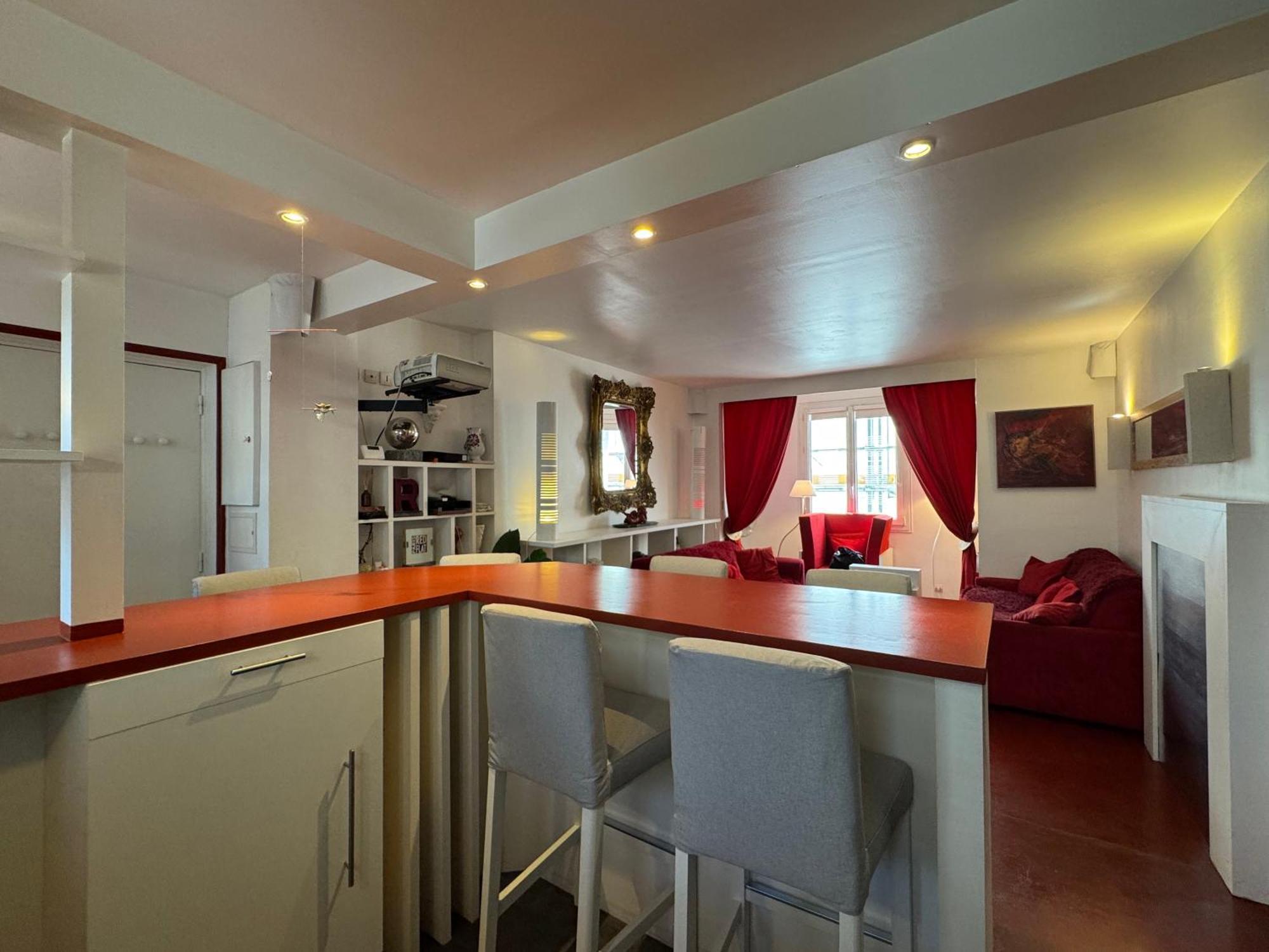 Apartment Red Flat