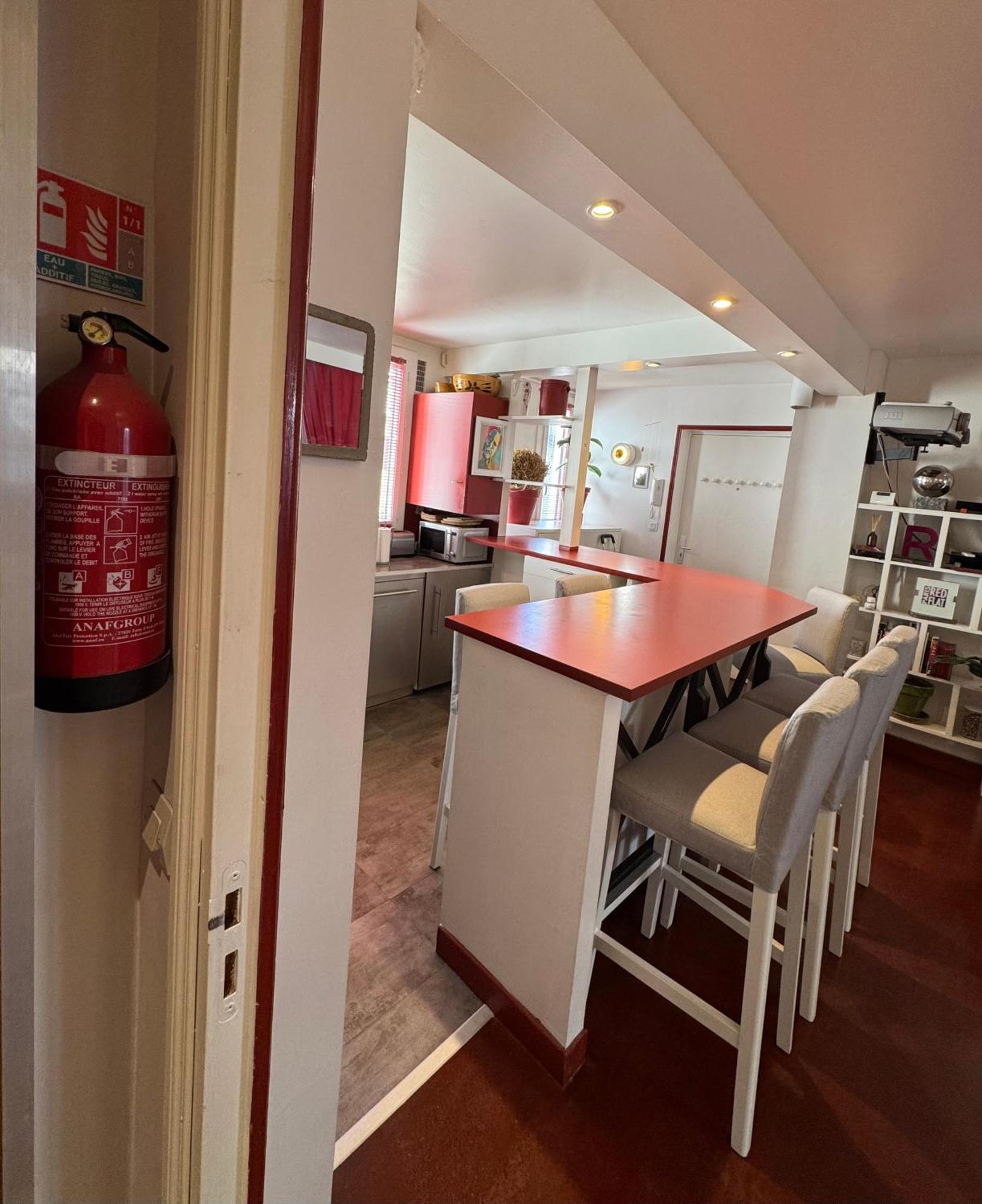 Red Flat * Paris